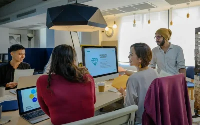 2026 Internal Comms Trends: Why Desktop-First Communication Beats Intranet & Email